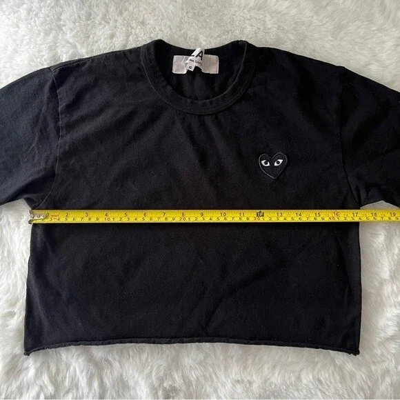 COMME DES GARÇONS PLAY Black Heart Patch Cropped T-Shirt in Black - Picture 3 of 7